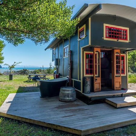 Golden Bay Hideaway Villa Такака Екстериор снимка